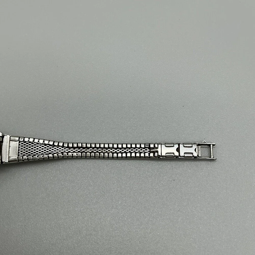Vintage Seiko Womens Watch 16mm Silver Tone 11-0459 Round Dial Manual Wind 6.75